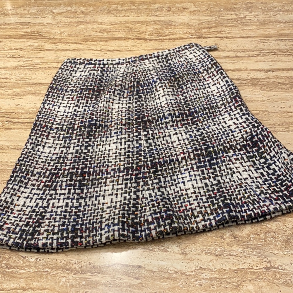 Ladies multicolored skirt.